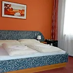 Maria Otel